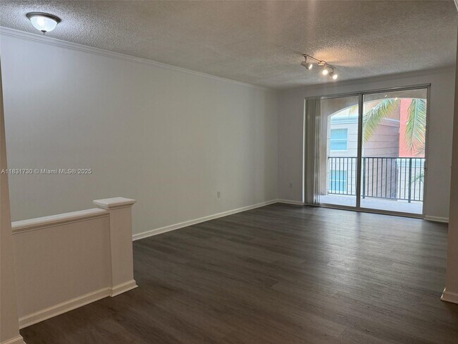 Foto del edificio - 17100 N Bay Rd