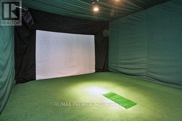 Building Photo - 33 Elm Dr W