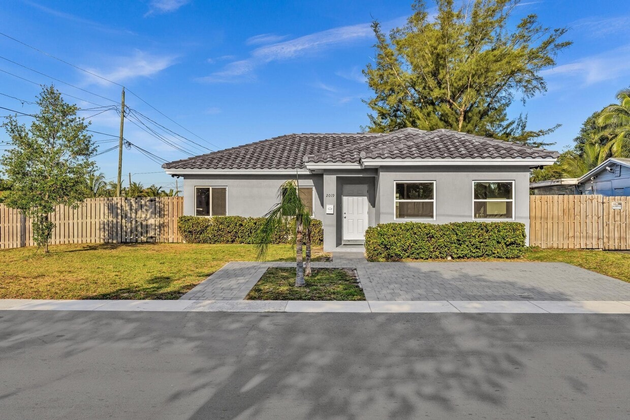 Primary Photo - 2019 NW 64th Ave