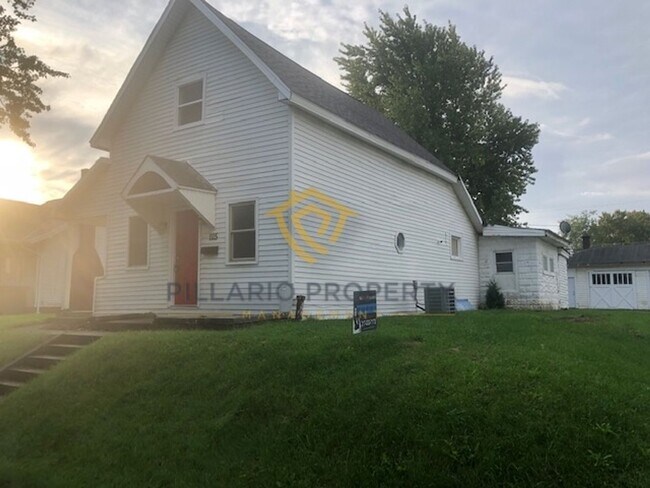 Building Photo - Charming and Updated Farm House in the Hea...