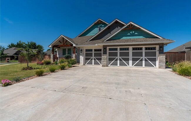 Building Photo - Stunning 3BD/2.5BTH Home in Mustang