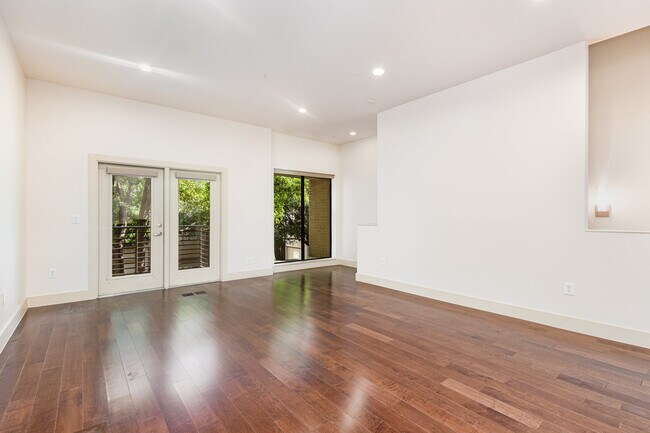 Foto del edificio - 4111 Newton Ave