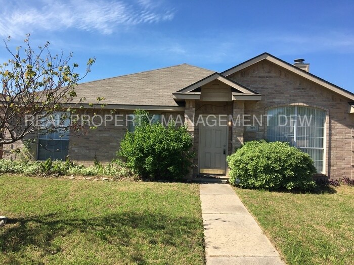 Primary Photo - 709 Catalina Dr