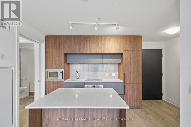 Building Photo - 151-151 Avenue Rd