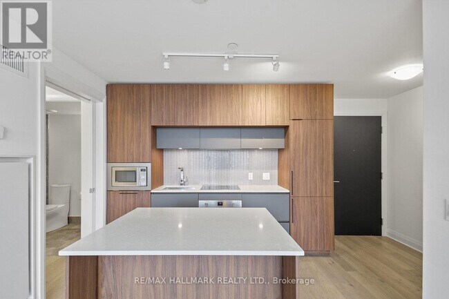 Photo du bâtiment - 151-151 Avenue Rd