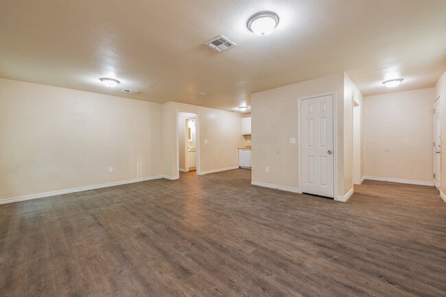 Building Photo - 7668 Oak Chase