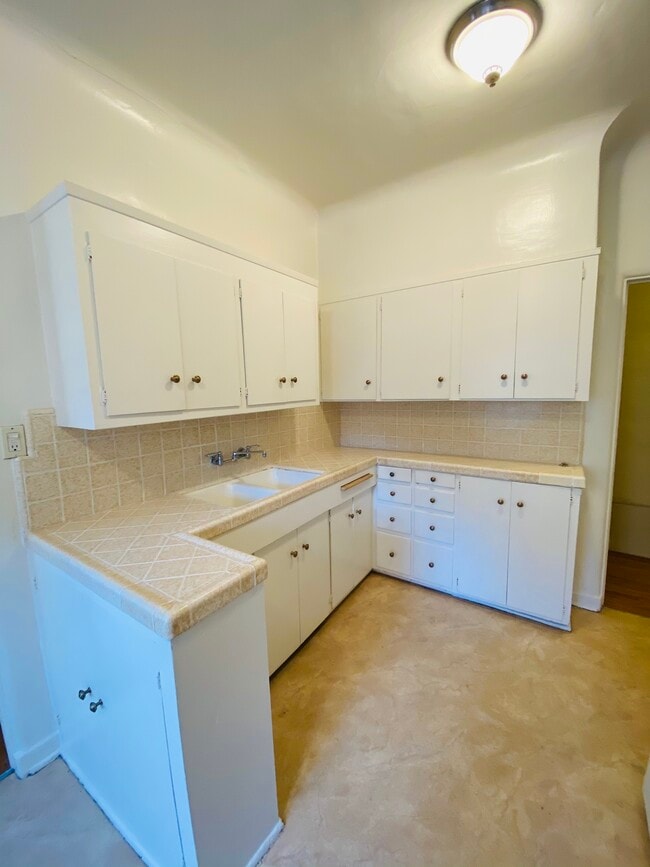 Kitchen 1 - 8323 Blackburn Ave