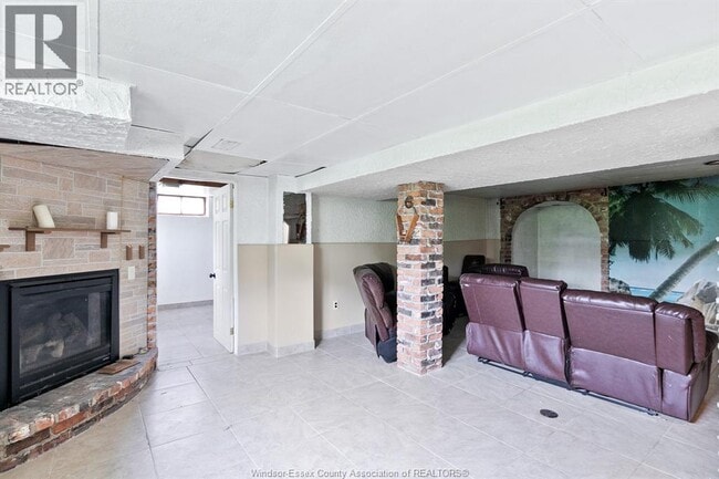 Building Photo - 3200 Longfellow Ave