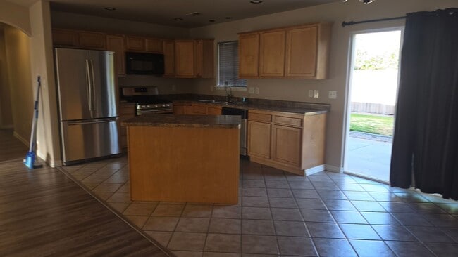 Building Photo - Ranch house with lots of storage.