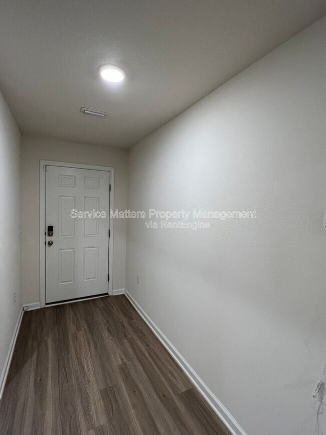 Foto del edificio - 5811 Blackhorse Cir