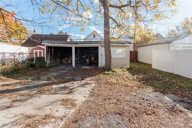 Building Photo - 2035 Chesterland Ave