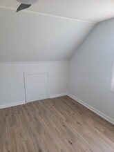 Building Photo - 16 W Linden Ave