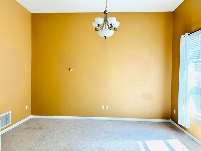 Foto del edificio - Spacious Townhome, Close to Fort Riley!