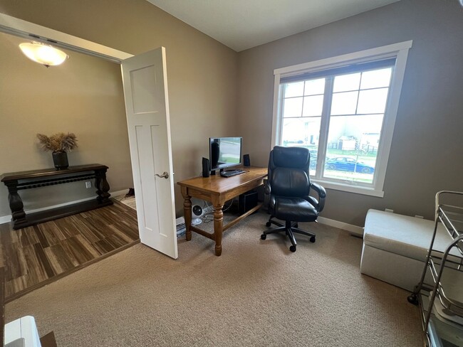 Building Photo - Beautiful 5-bed, 3.5-bath Single Family Home!
