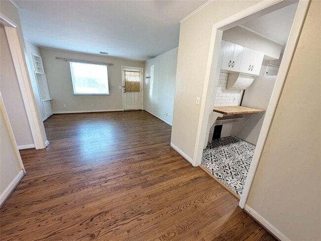 Building Photo - 2105 Westchester Dr