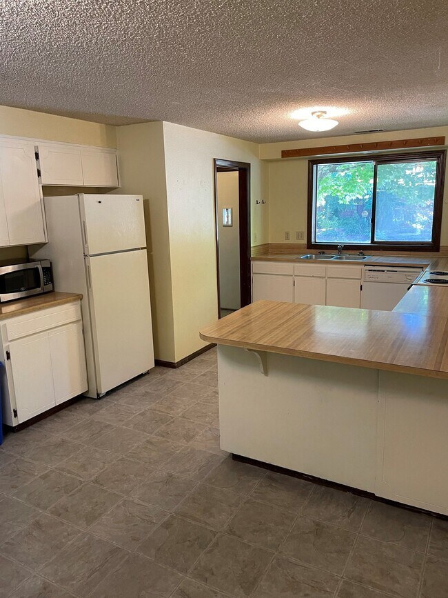Foto del edificio - 3605 NW Tyler Pl