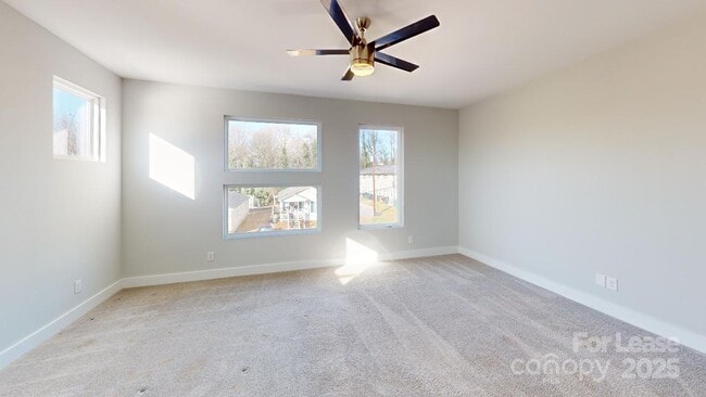 Building Photo - 423 Coxe Ave