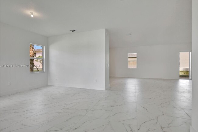 Foto del edificio - 4440 SW 122nd Terrace