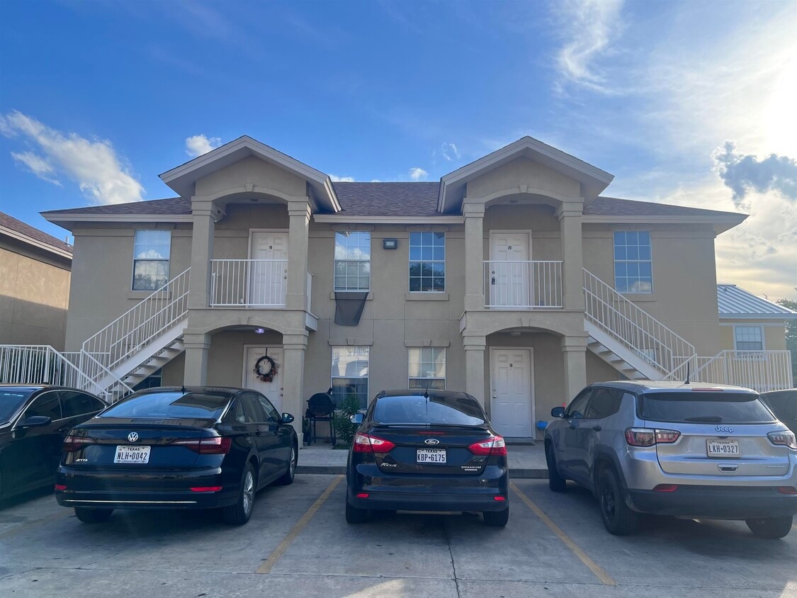 507 Shiloh Dr Unit 20, Laredo, TX 78045 Room for Rent in Laredo, TX