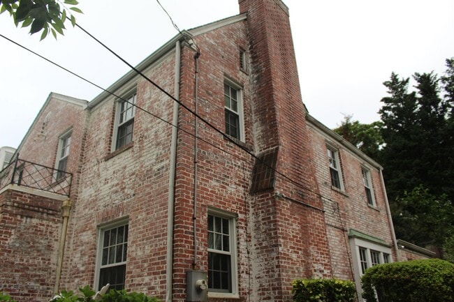 Foto del edificio - "Coming Soon" Convenient NW DC locale...3 level - 3/2.5 w/ off street parking