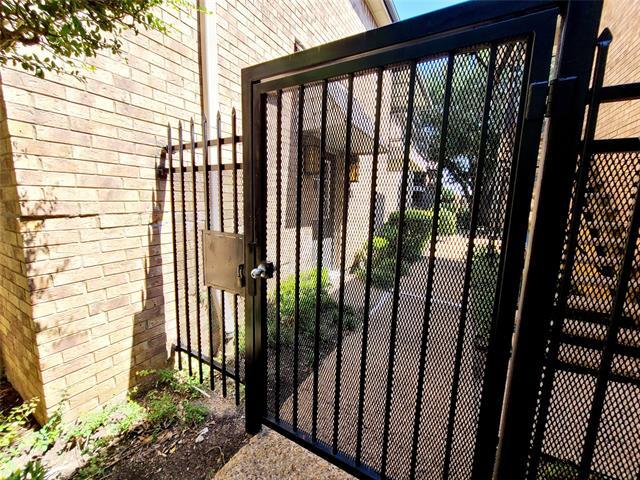 Foto del edificio - 10248 Regal Oaks Dr