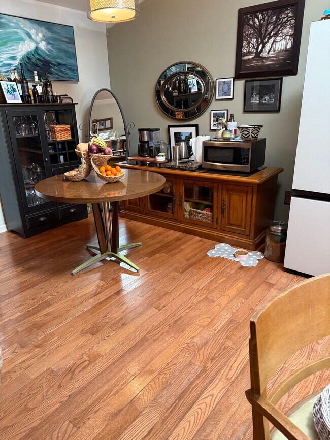 Foto del edificio - 4212 Lakeview Pkwy