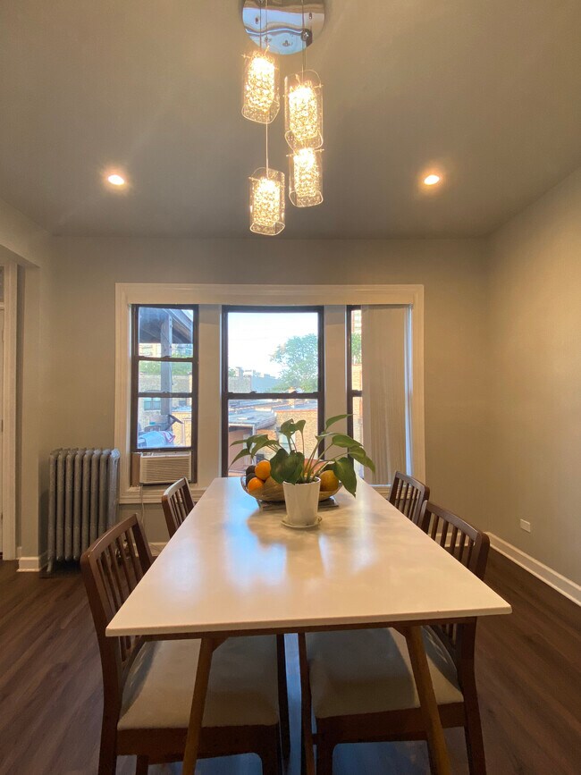 Foto del edificio - 4635 N Winthrop Ave