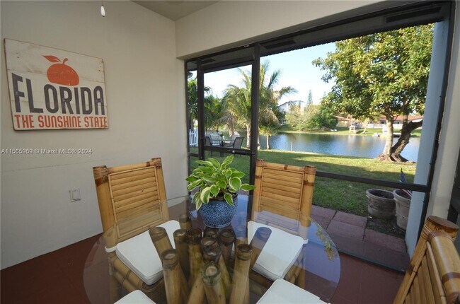 Foto del edificio - 6745 Crooked Palm Ln