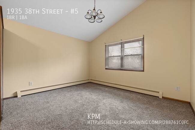 Building Photo - 1 BED | 1 BATH | GROUND-LEVEL APARTMENT | ...