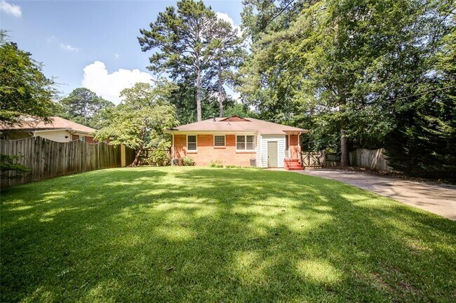 Building Photo - 3176 Delowe Dr