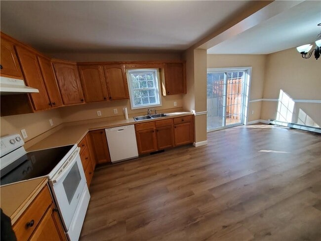 Building Photo - 35 Mapleville Main