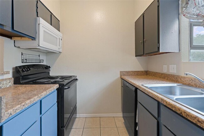 Building Photo - 2507 W Slaughter Ln