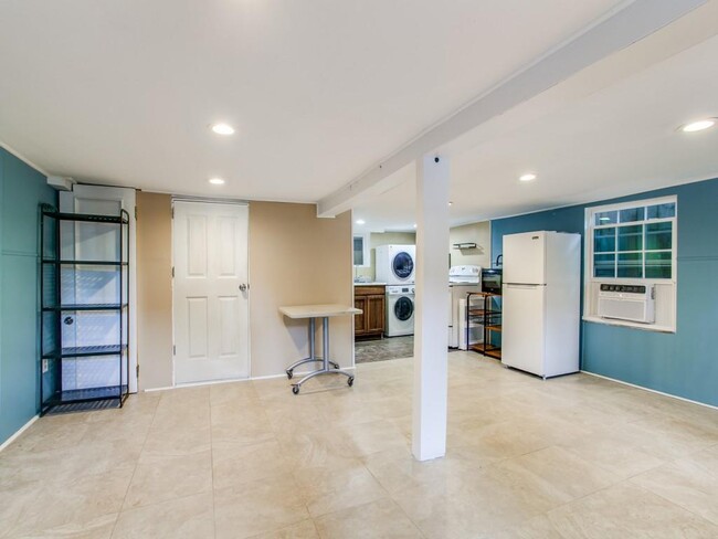 Building Photo - 5118 Stoneleigh Ave
