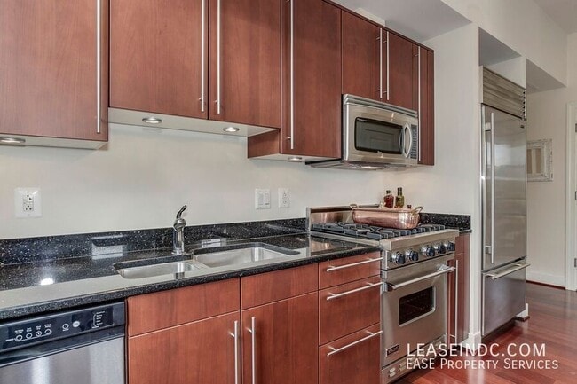 Building Photo - 2425 L St NW