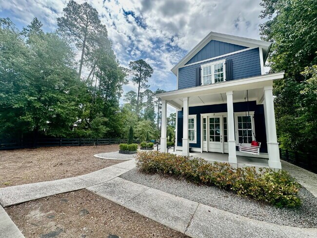 Building Photo - Large Modern Loft Home in Downtown Bluffton!