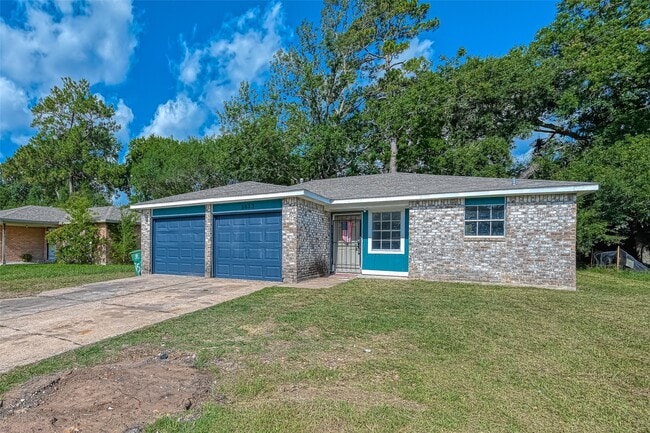 Building Photo - 8623 Valley Forest Dr