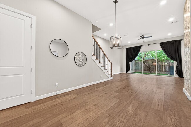 Building Photo - 1708 Northwood St