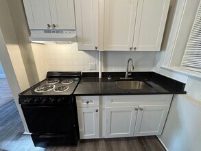 Building Photo - 8 Langmaid Ave