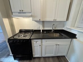 Building Photo - 8 Langmaid Ave