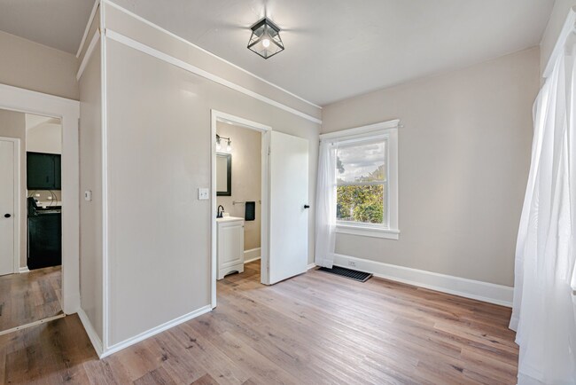Foto del edificio - Beautiful 3 bedroom home in Aliquippa available August 1!