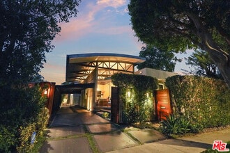 Building Photo - 8735 Dorrington Ave