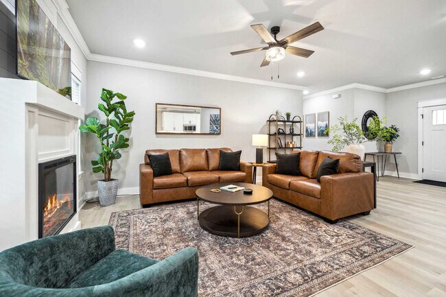 Building Photo - 10 Granshire Dr