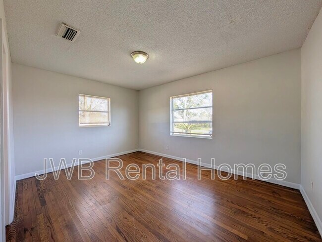 Building Photo - 2334 Ribault Scenic Dr