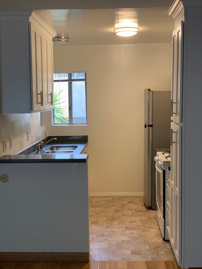 Foto del edificio - 3325 Kelton Ave