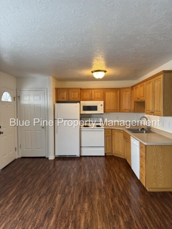 Building Photo - 707 S 5th W