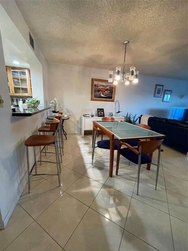 Foto del edificio - 16141 Blatt Blvd