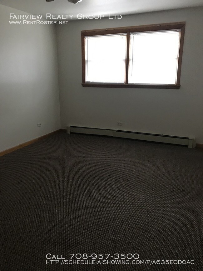 Building Photo - 17385 70th Ave - F - 2 beds, 1 full bath