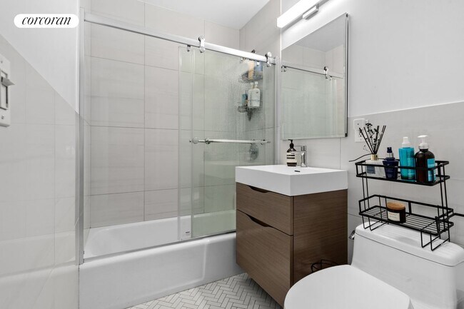 Foto del edificio - 130 W 67th St