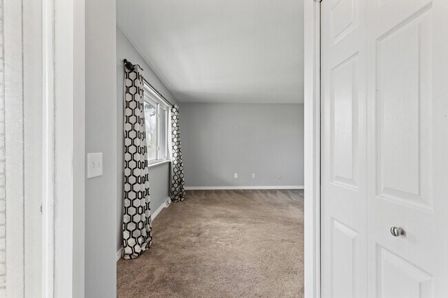 Foto del edificio - Southgelnn Townhome - 3 Bedrooms - 3 Bathr...