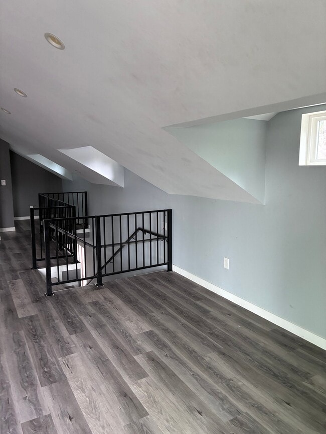 Building Photo - 1004 Amalia Ave